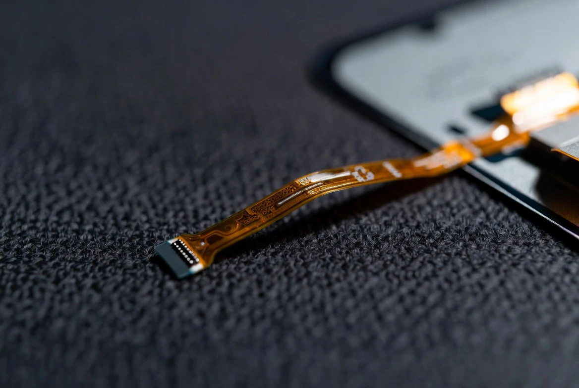 Белый экран или полосы на дисплее: диагностика шлейфа и матрицы 3