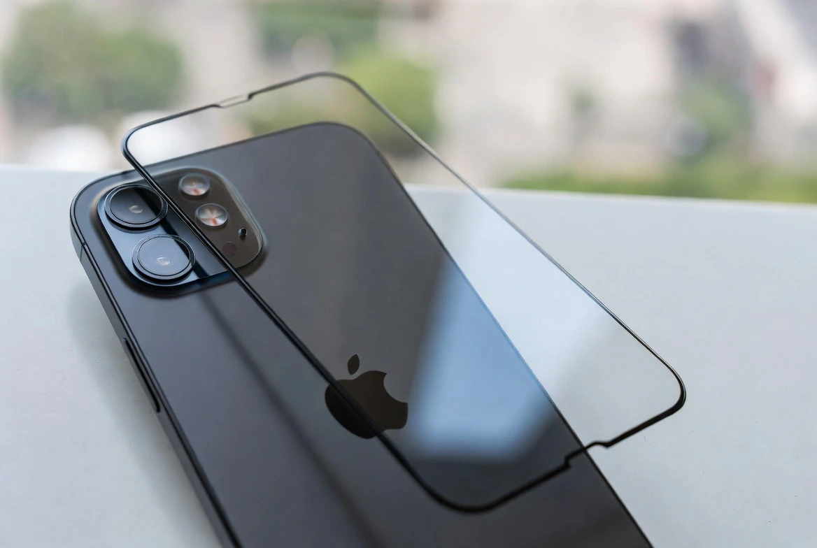 Зачем смартфону защитное стекло: что это, использовать или нет 2