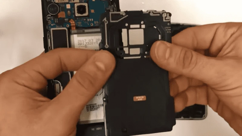 Замена аккумулятора Samsung Galaxy S8: пошаговая инструкция 6