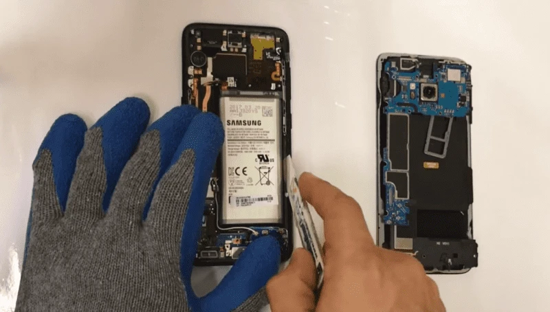 Замена аккумулятора Samsung Galaxy S8: пошаговая инструкция 7