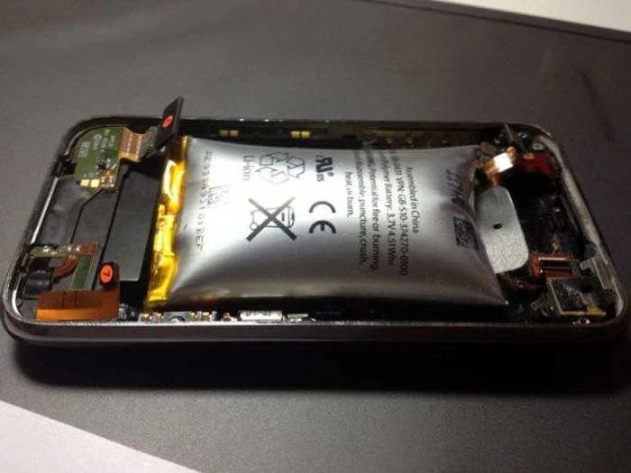 Что делать, если вздулся аккумулятор — почему это происходит 2